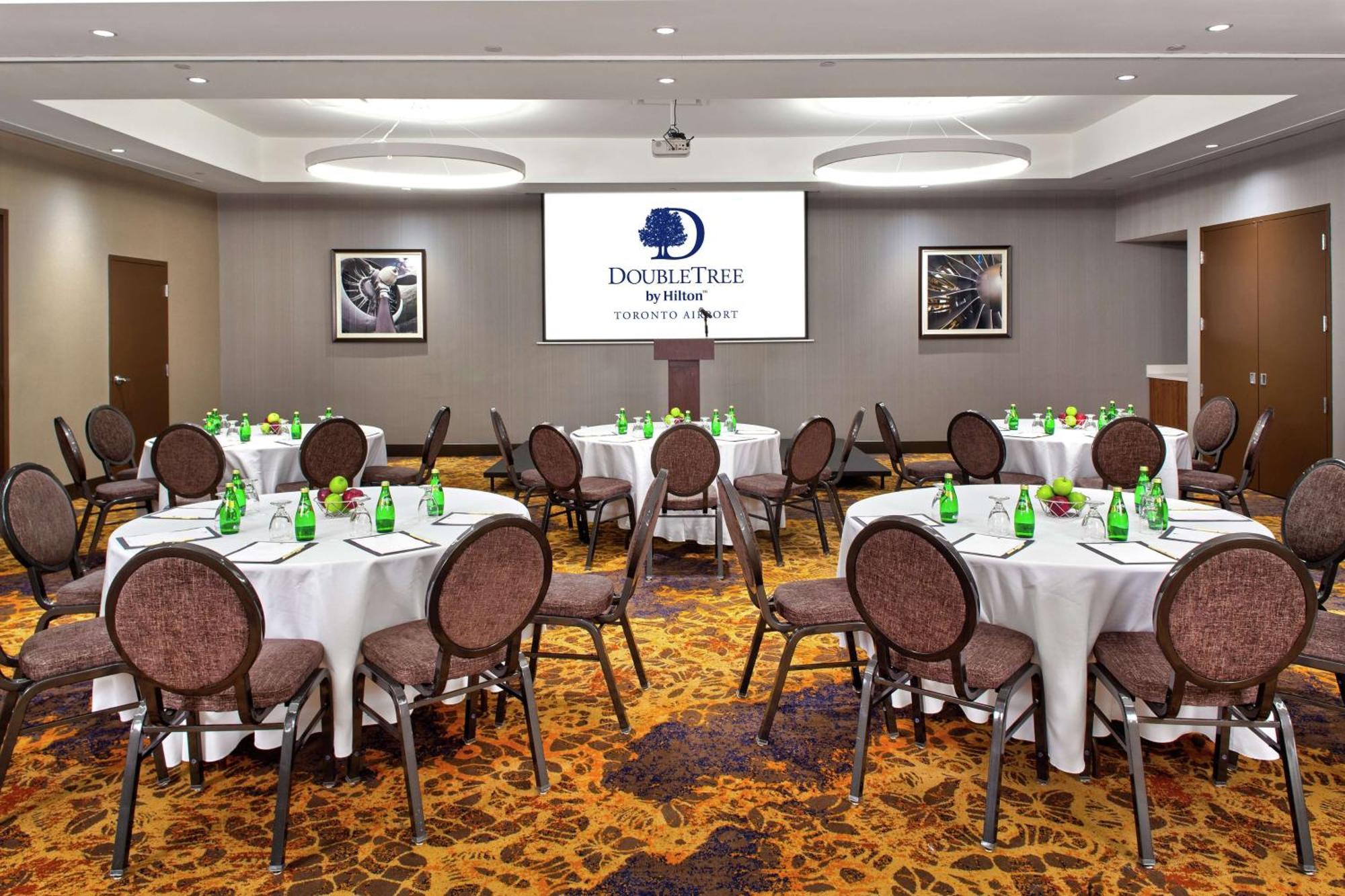 Отель Doubletree By Hilton Toronto Airport, On Экстерьер фото
